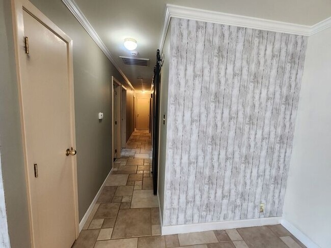 Building Photo - 3 Bedroom 2 Bath Condo Near Honey Creek Co...