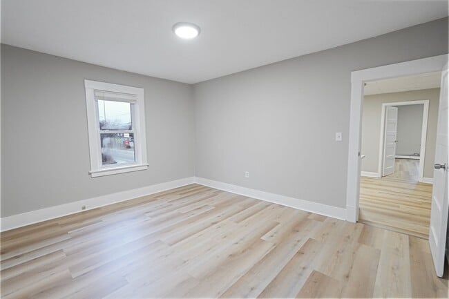 Building Photo - 175 School St