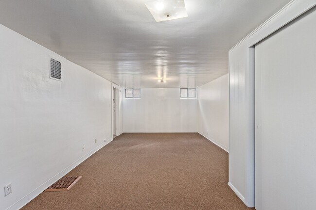 Building Photo - Great two bed two bath bungalow for rent i...