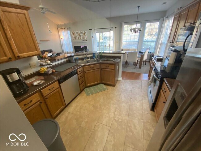 Building Photo - 10331 Lakeland Dr