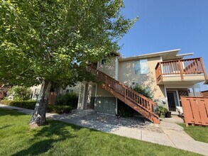 Building Photo - 825 Forest Glen #E