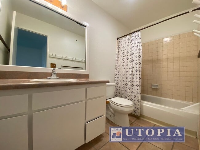 Building Photo - Charming 3 bed, 1.5 bath home in Live Oak, close to the beach and local markets