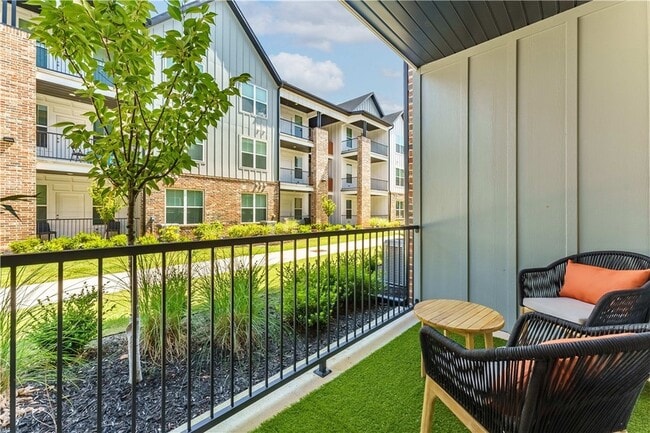 Building Photo - The Benton -  200 Ryan Unit Garland | Crittenden