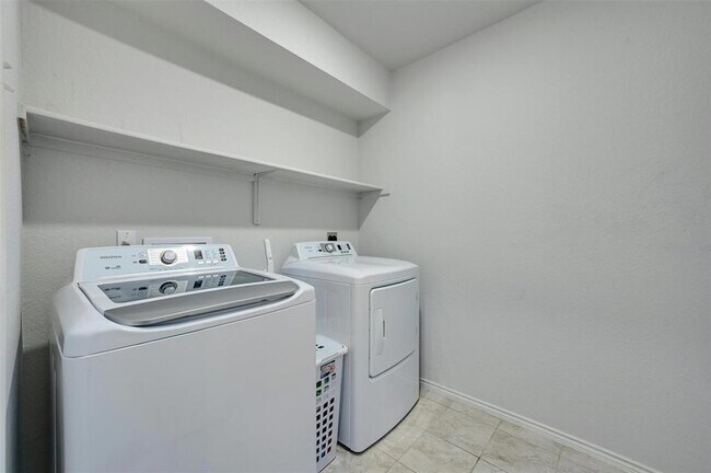 Building Photo - 1045 Taggart Trail