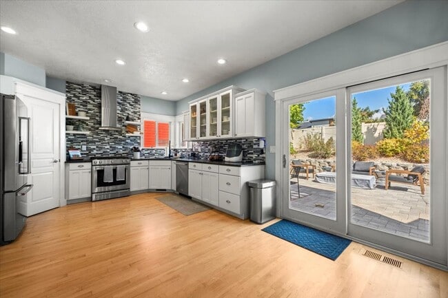 Building Photo - Beautiful 3 bed 2.5 bath home