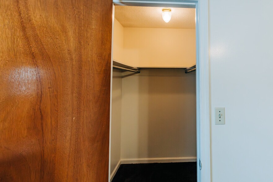 Building Photo - 1202 Douglas MacArthur St