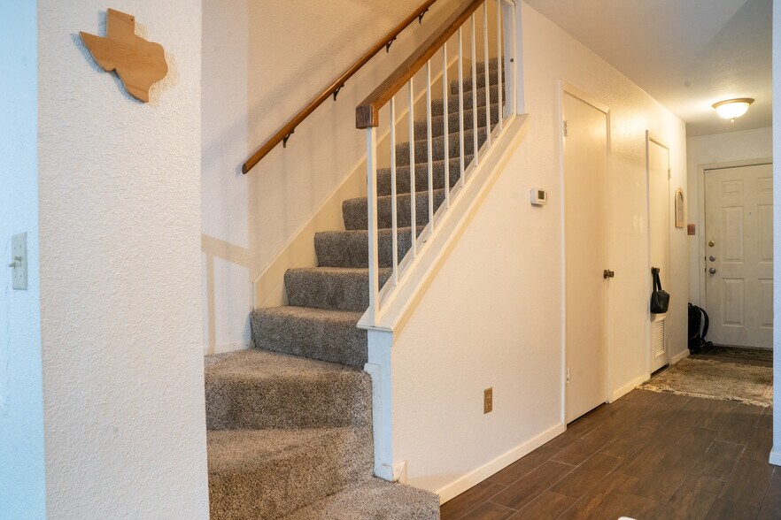 Building Photo - 11404 Walnut Ridge Dr