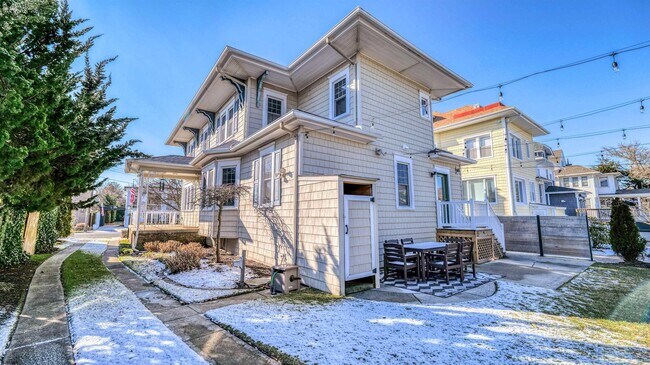 Building Photo - 17 S Derby Ave