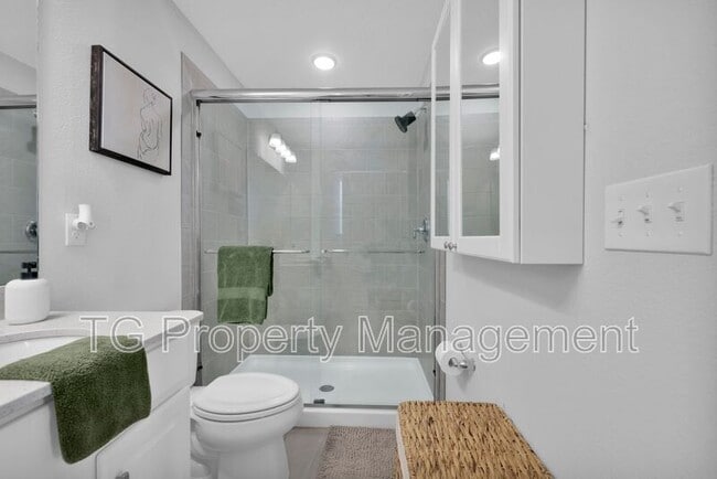 Building Photo - 13968 Molina Dr