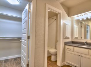 Building Photo - 2901 Rosewood Ln