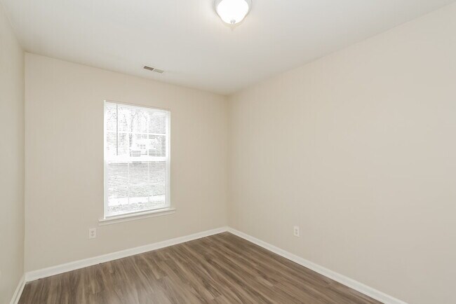 Building Photo - 1820 Charnell Ln