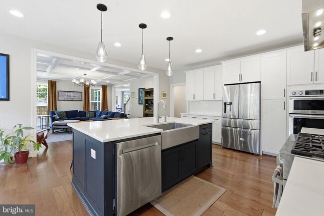 Building Photo - 2516 Villanova Dr