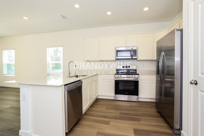 Building Photo - 641 Holly Lks Dr
