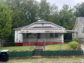 Building Photo - 2 Bedrooms, 1 Bathroom - House in South Rome!