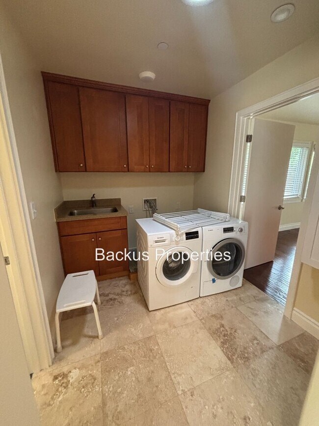 Building Photo - Stunning three bedroom home in picturesque...