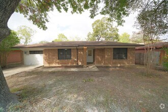 Building Photo - Lovely Home in Cibolo Now Available - Real...