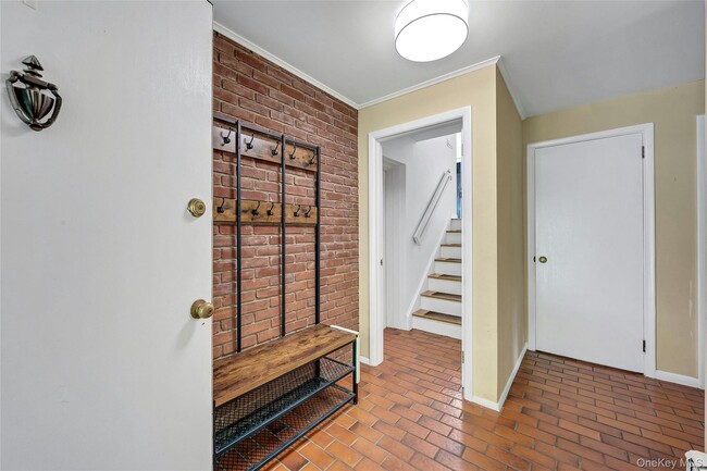 Building Photo - 9 Country Rd