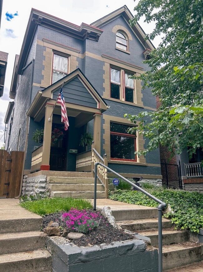 Building Photo - 611 Park Ave