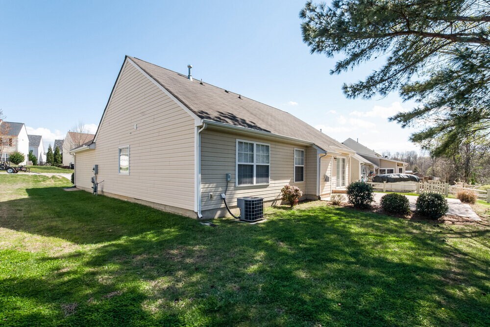 Building Photo - 3012 Deep Cove Dr NW