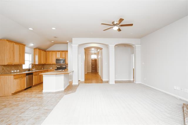 Building Photo - 1424 Canary Dr