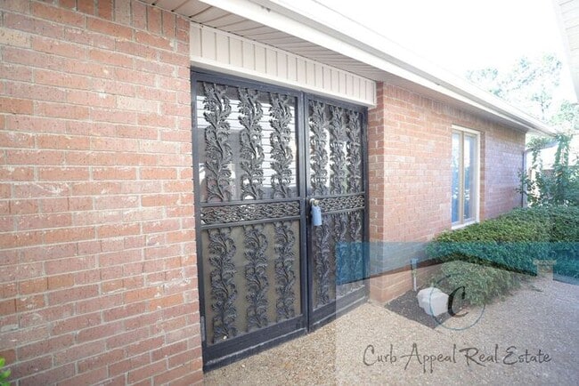 Primary Photo - Beautiful 2 bedroom / 2 bath condo - sunro...