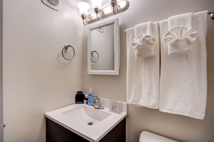 Building Photo - 407 S 94th Pl