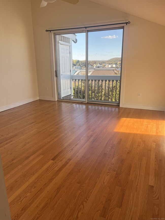 Building Photo - 896 Quinnipiac Ave