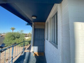 Building Photo - Mesa Centrally located