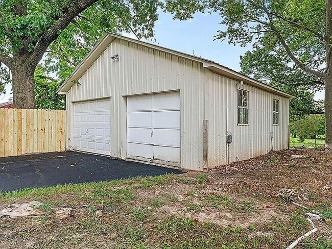 Building Photo - Your Dream Home Just Hit the Market – Don’t Miss Out!