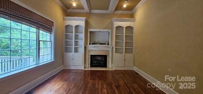 Building Photo - 6926 Linkside Ct