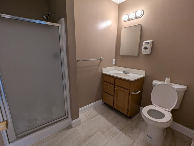 Building Photo - 1304 Montego Ct
