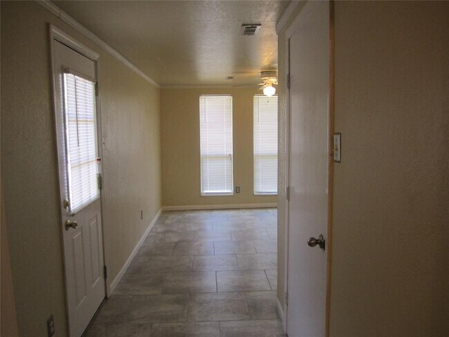 Building Photo - 1530 Melrose Dr