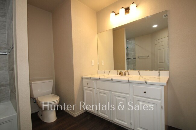 Building Photo - Won't Last!