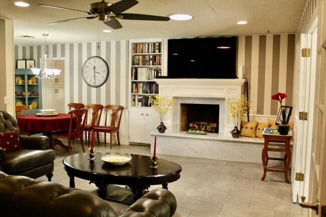 Building Photo - 2041 E Gary Cir