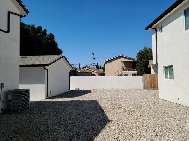 Building Photo - 33(1635)