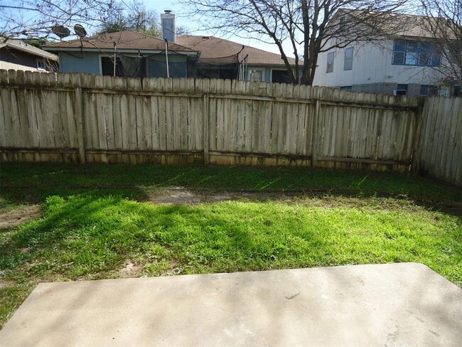 Building Photo - 811 Crieff Cross Dr