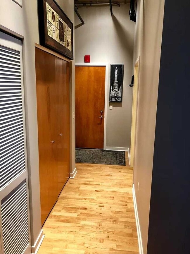 Building Photo - 3963 W Belmont Ave