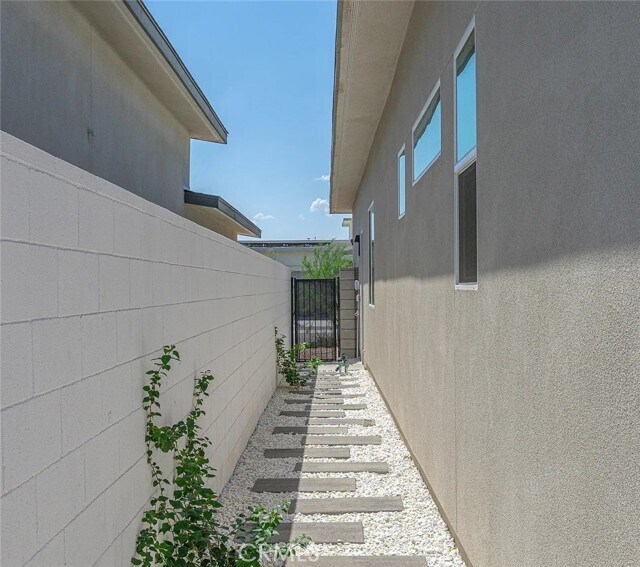 Building Photo - 264 Mustang Ln