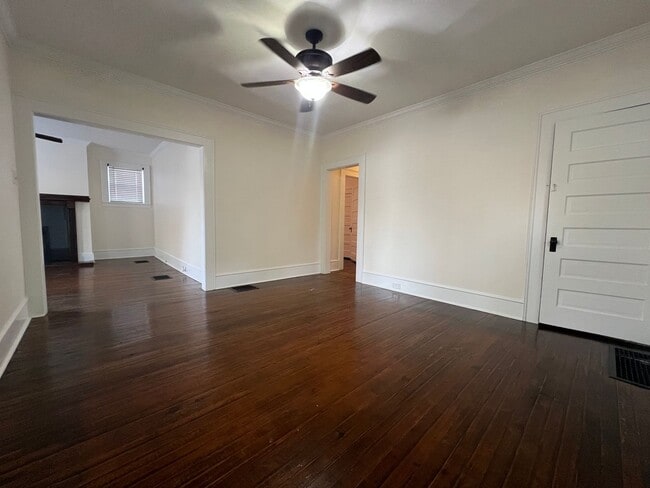 Building Photo - 2 bed and 1 bath house in Tree Streets Neigborhood.