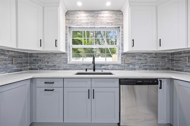 Building Photo - 1817 Oregon Ave NE