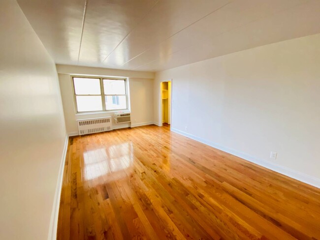 Building Photo - 33 N 3rd Ave