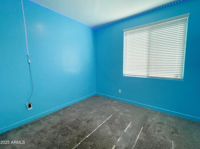 Building Photo - 2239 W Donner Dr