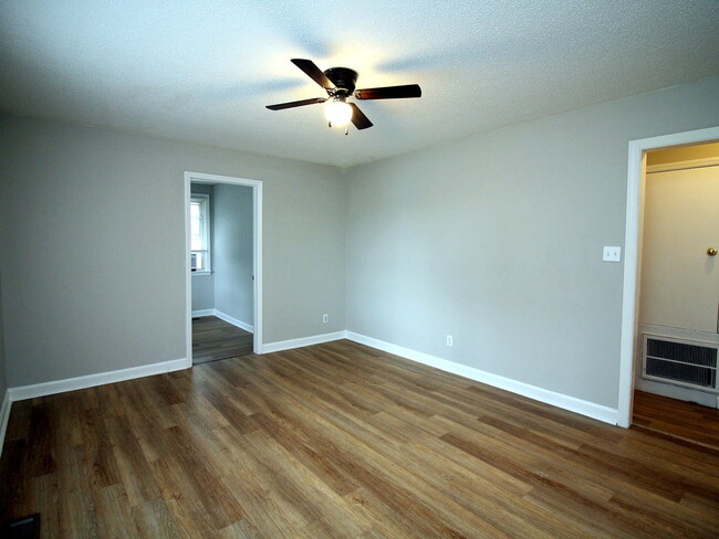 Building Photo - 1502 Woodmere Dr