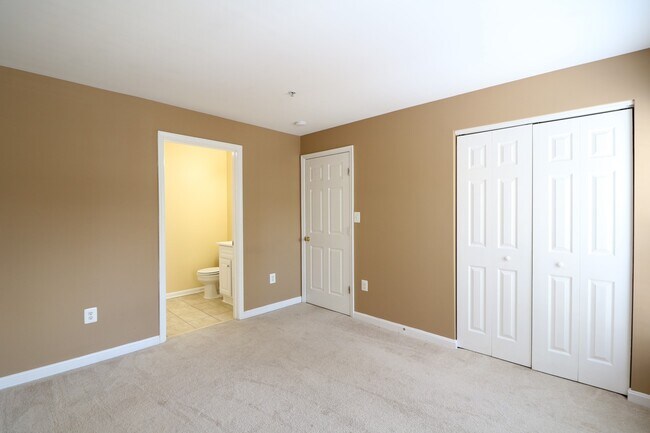 Building Photo - Spacious 2BD/2BA Condo with Balcony in Fountain Hills!