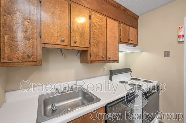 Building Photo - 2901 18th Ave