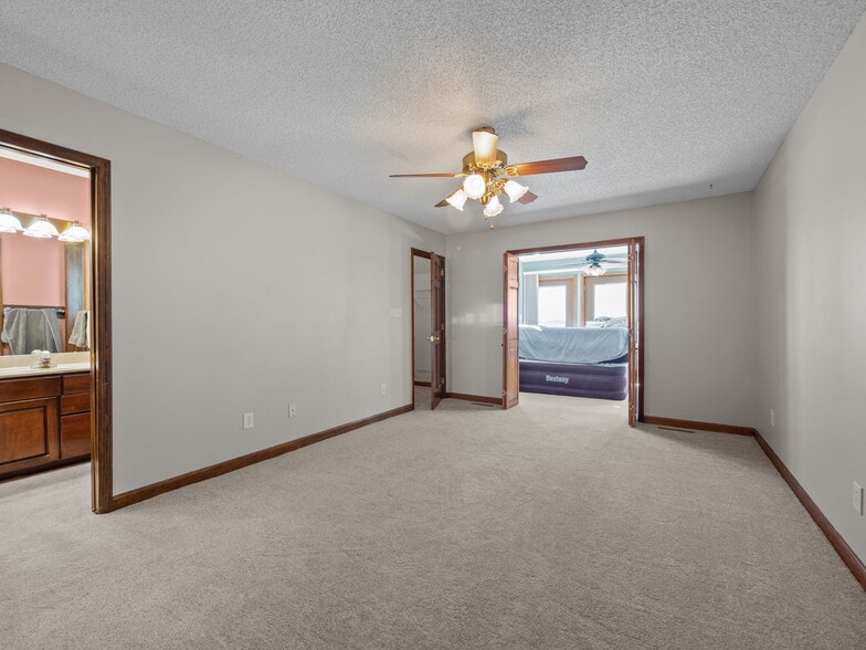 Building Photo - 138 White Oak Bluff Rd