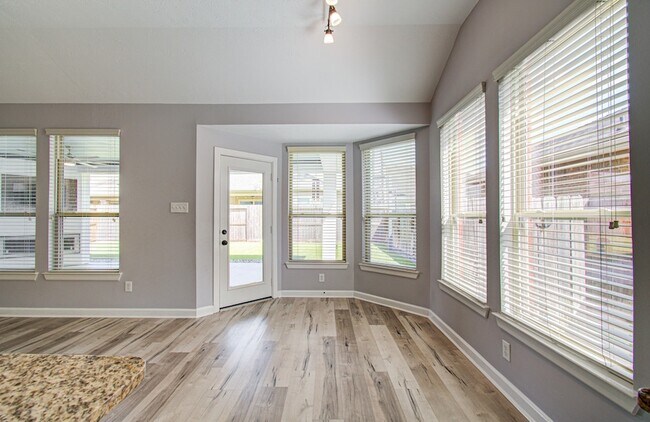 Building Photo - 12935 Northpointe Bend Dr