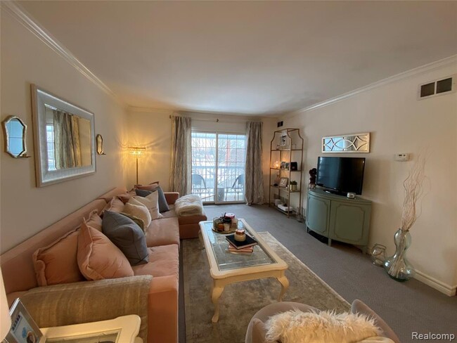 Building Photo - 662 Purdy St