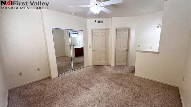 Building Photo - 2 Bedrooms, 2 Baths