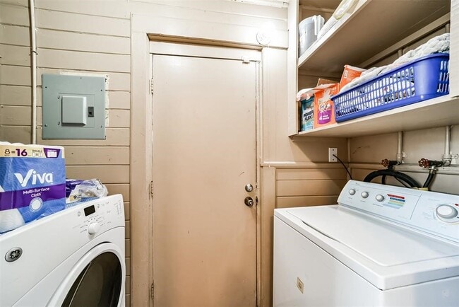 Building Photo - 3423 Ozark St